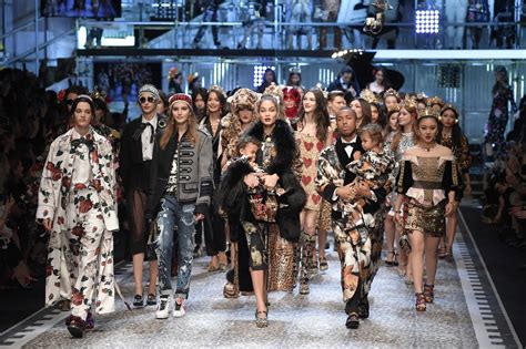 dolce gabbana collezione inverno 2017|dolce e gabbana vestiti.